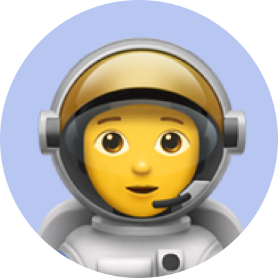Emoji de astronauta con casco dorado mirando hacia adelante sobre fondo azul claro.