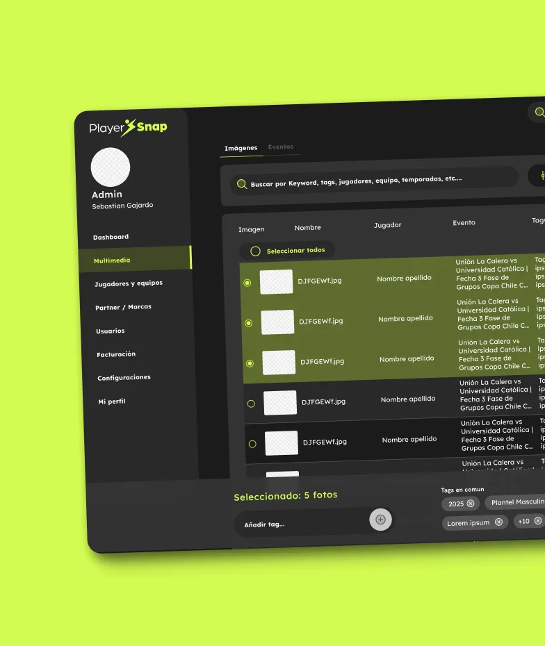 Biblioteca multimedia de PlayerSnap con selección múltiple de activos, búsqueda inteligente y etiquetado en masa.